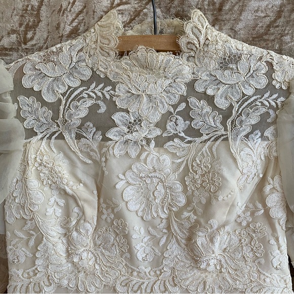 1950s-1960s Vintage Harzfeld’s Wedding Dress Size 8, lace, sheer portions - Picture 3 of 16